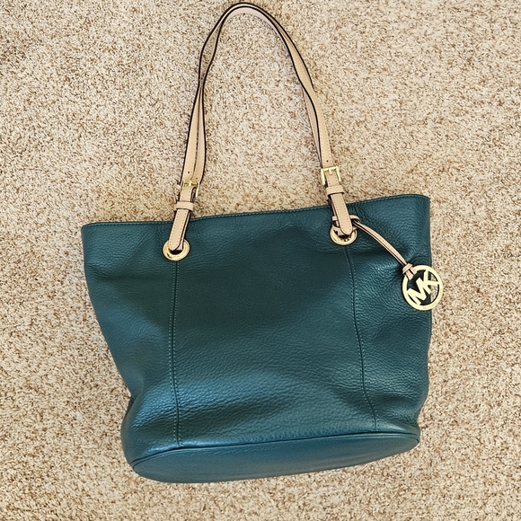 Michael Kors Women Jet Set in Teal Leather Zip Tote Bag with Logo Charm - Picture 9 of 14